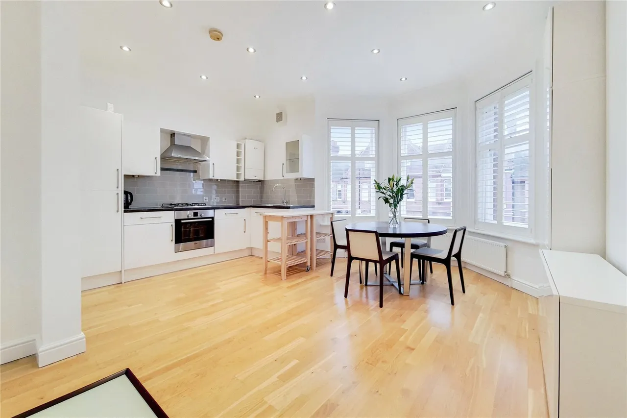 Barcombe Avenue, London, SW2, photo 3