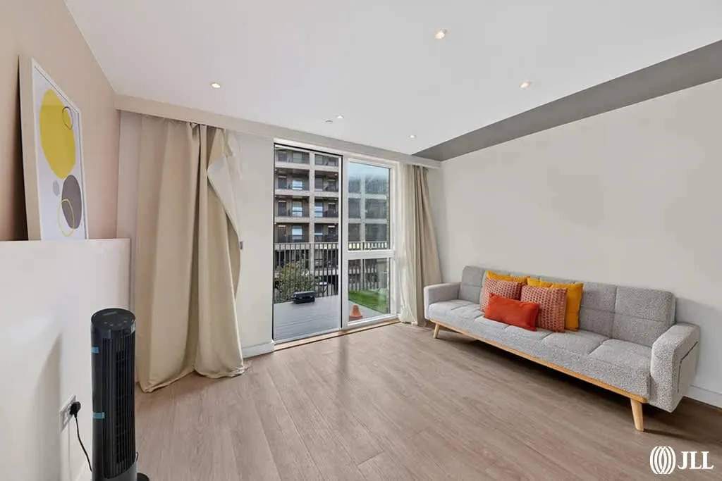 Madison Way, London, E20, photo 13