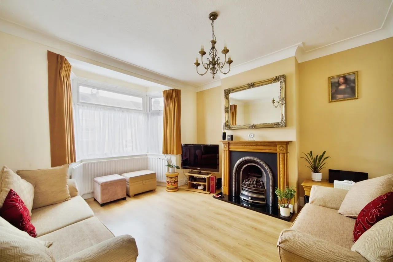 3 bed house for sale — Forest View Road, Walthamstow, E17