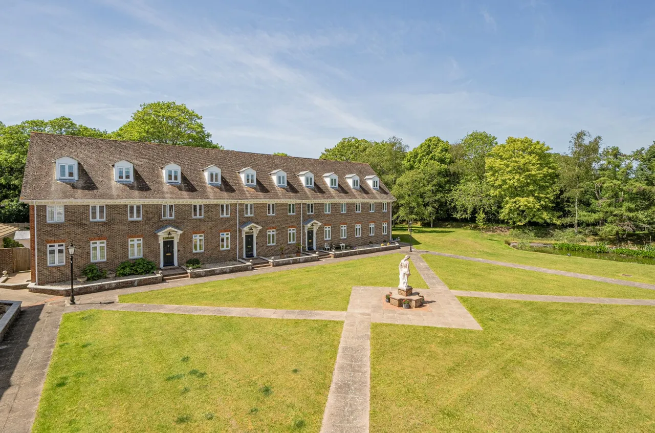 March Square, Chichester, PO19, photo 2