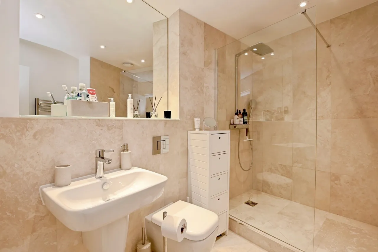 Kings Drive, Midhurst, GU29, photo 6