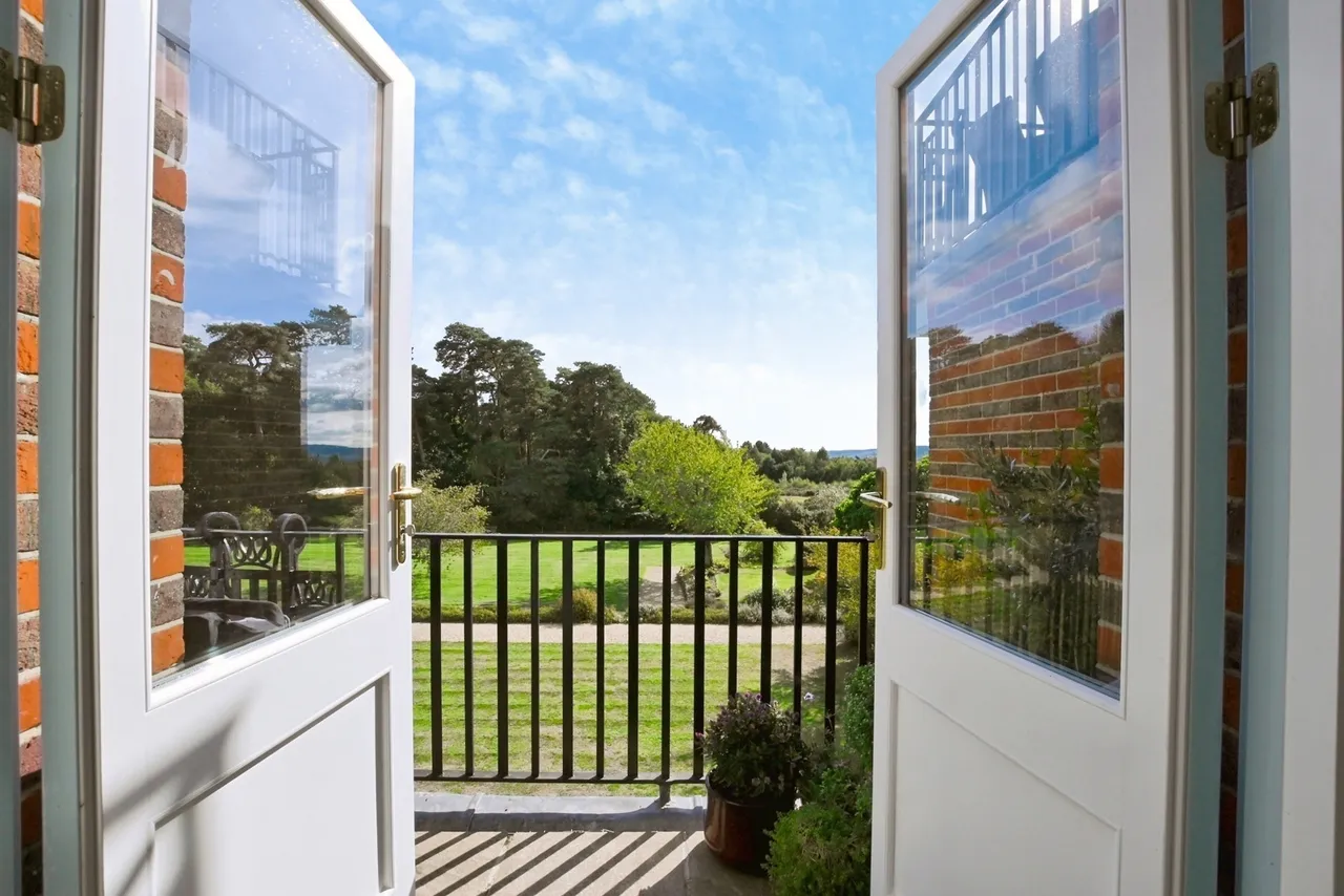 Kings Drive, Midhurst, GU29, photo 2