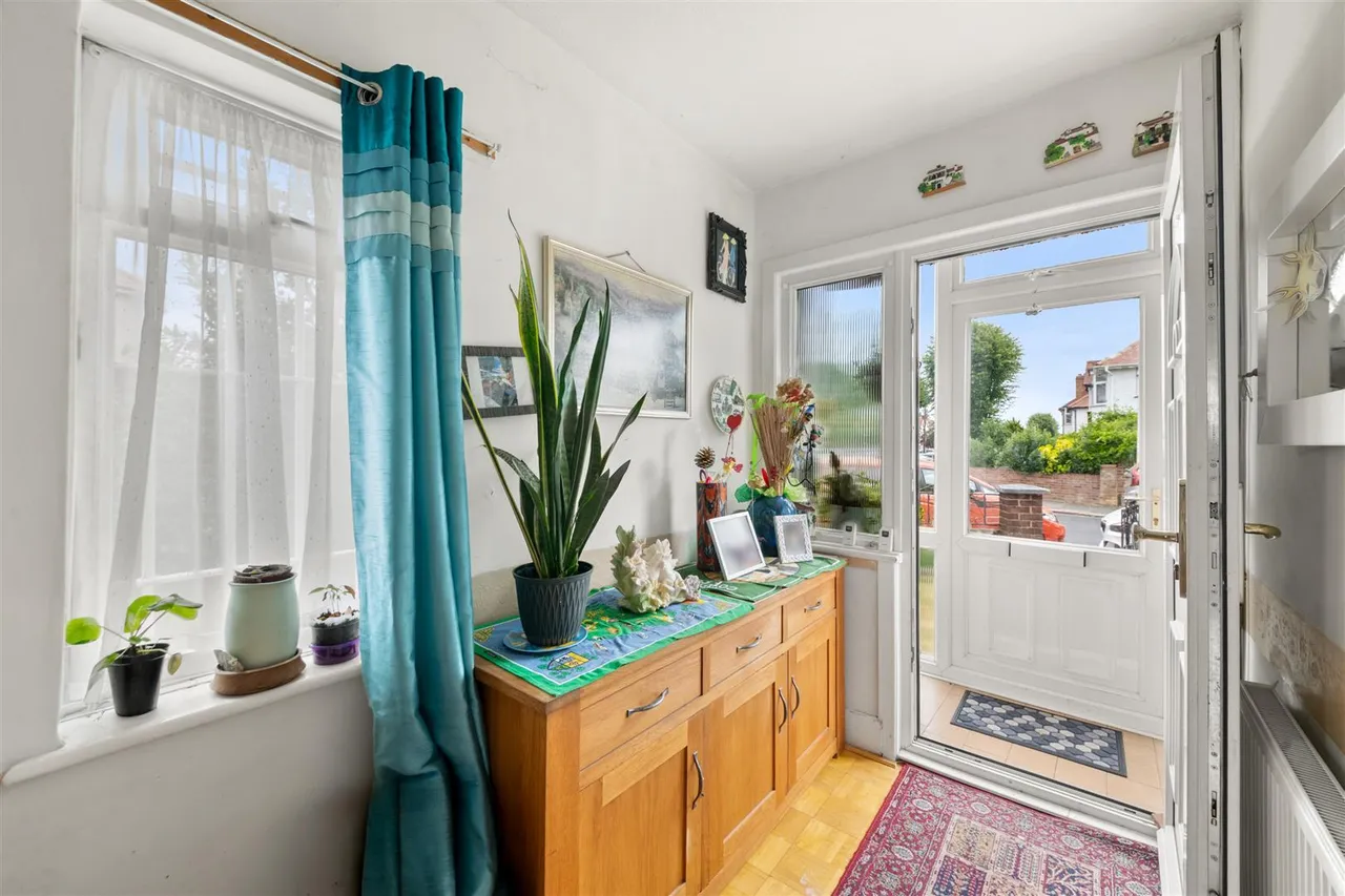 Braund Avenue, Greenford, photo 6