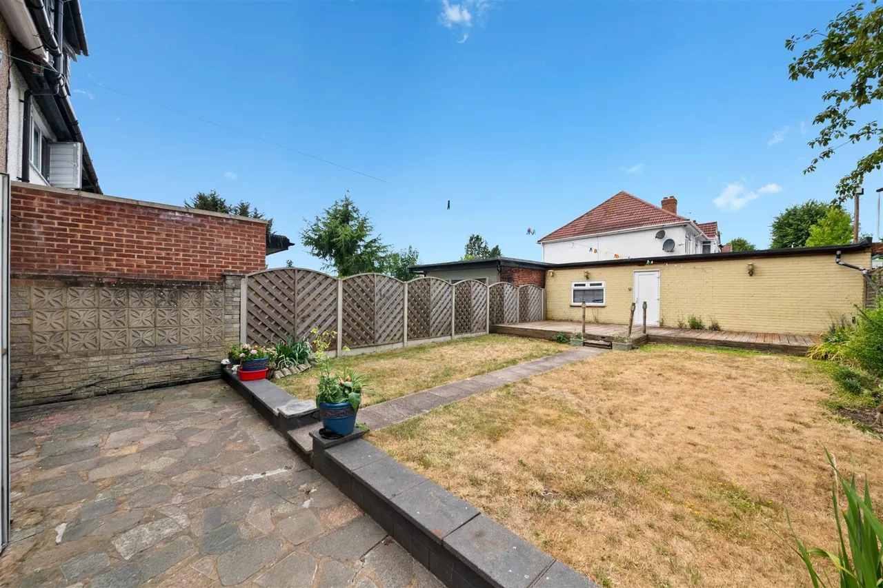 Braund Avenue, Greenford, photo 15