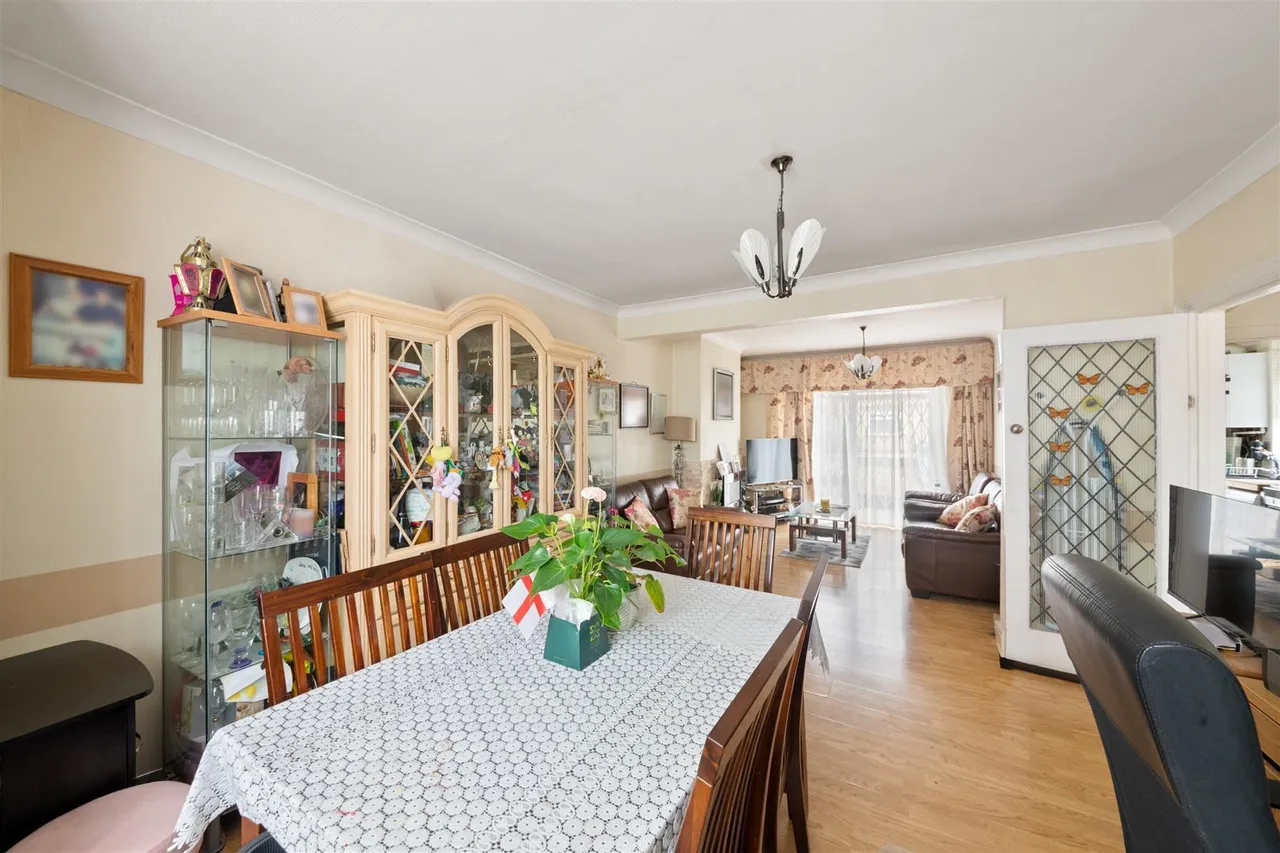 Braund Avenue, Greenford, photo 4