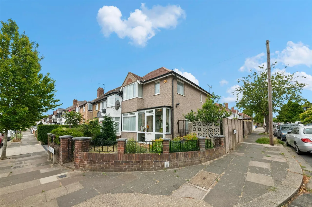 3 bed house for sale, Braund Avenue, Greenford