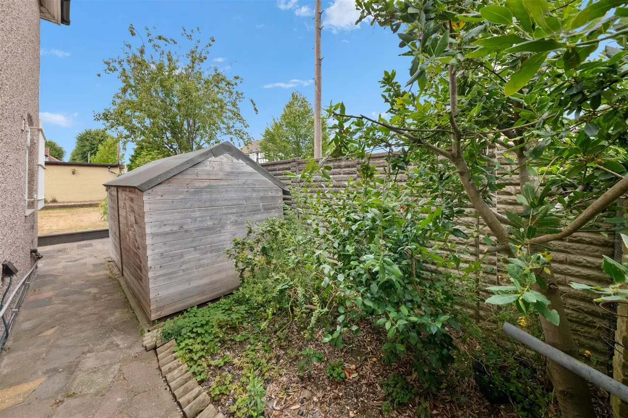 Braund Avenue, Greenford, photo 16