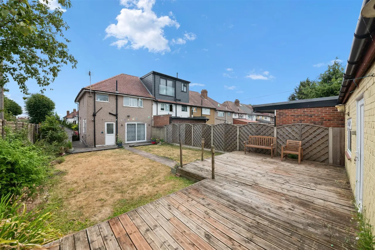 Braund Avenue, Greenford, photo 2