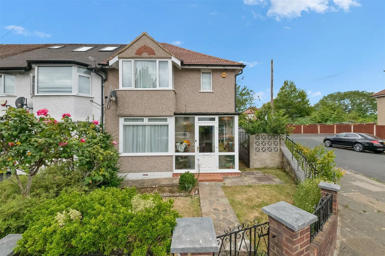 Braund Avenue, Greenford, photo 17