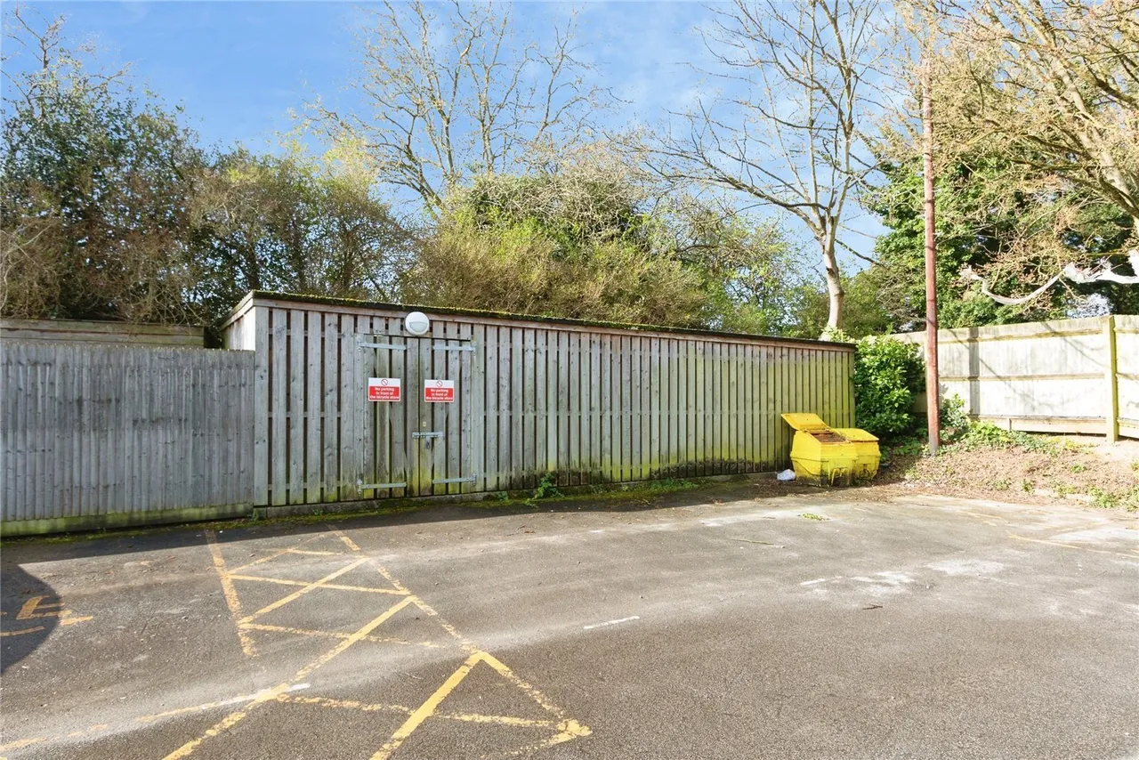 Bessemer Road, RG21, photo 13