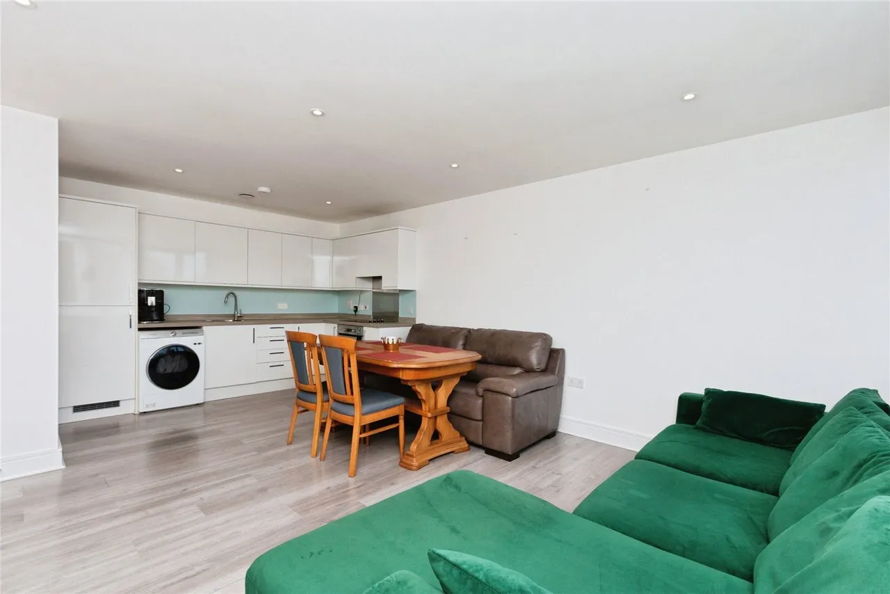 Bessemer Road, RG21, photo 6
