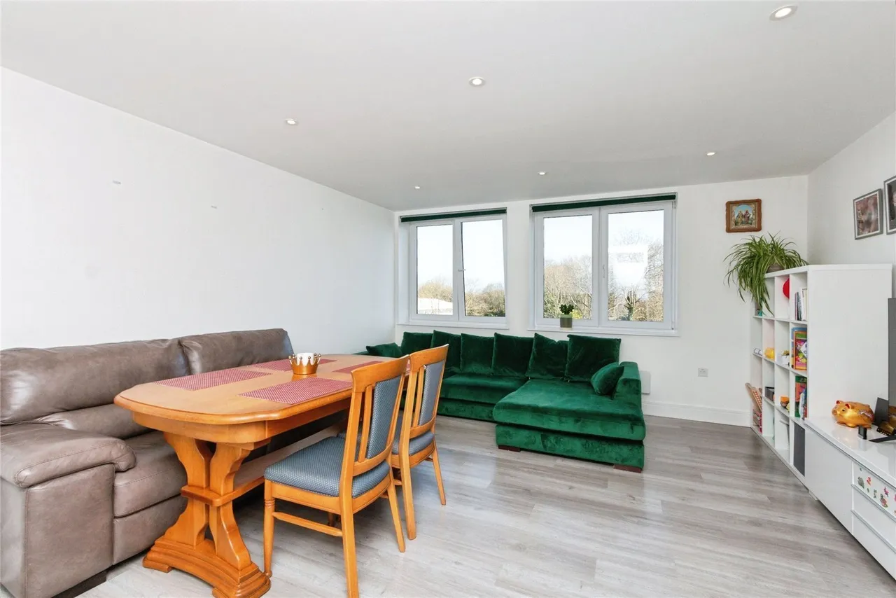 Bessemer Road, RG21, photo 7