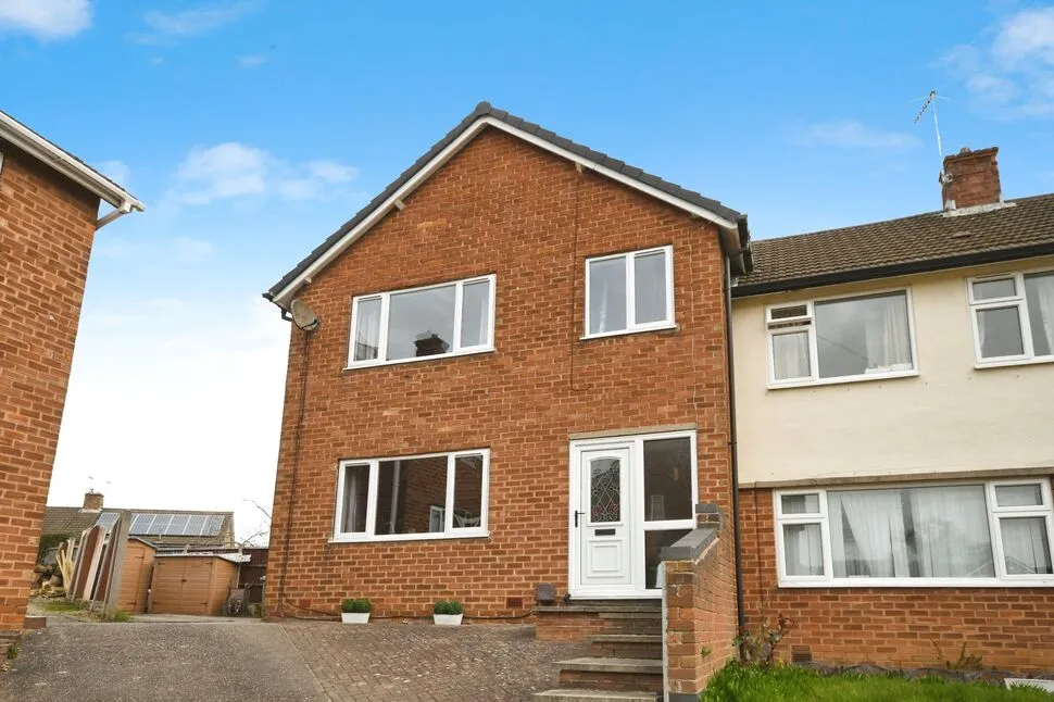3 bed house for sale — Pentland Close, Chesterfield, Derbyshire, S40