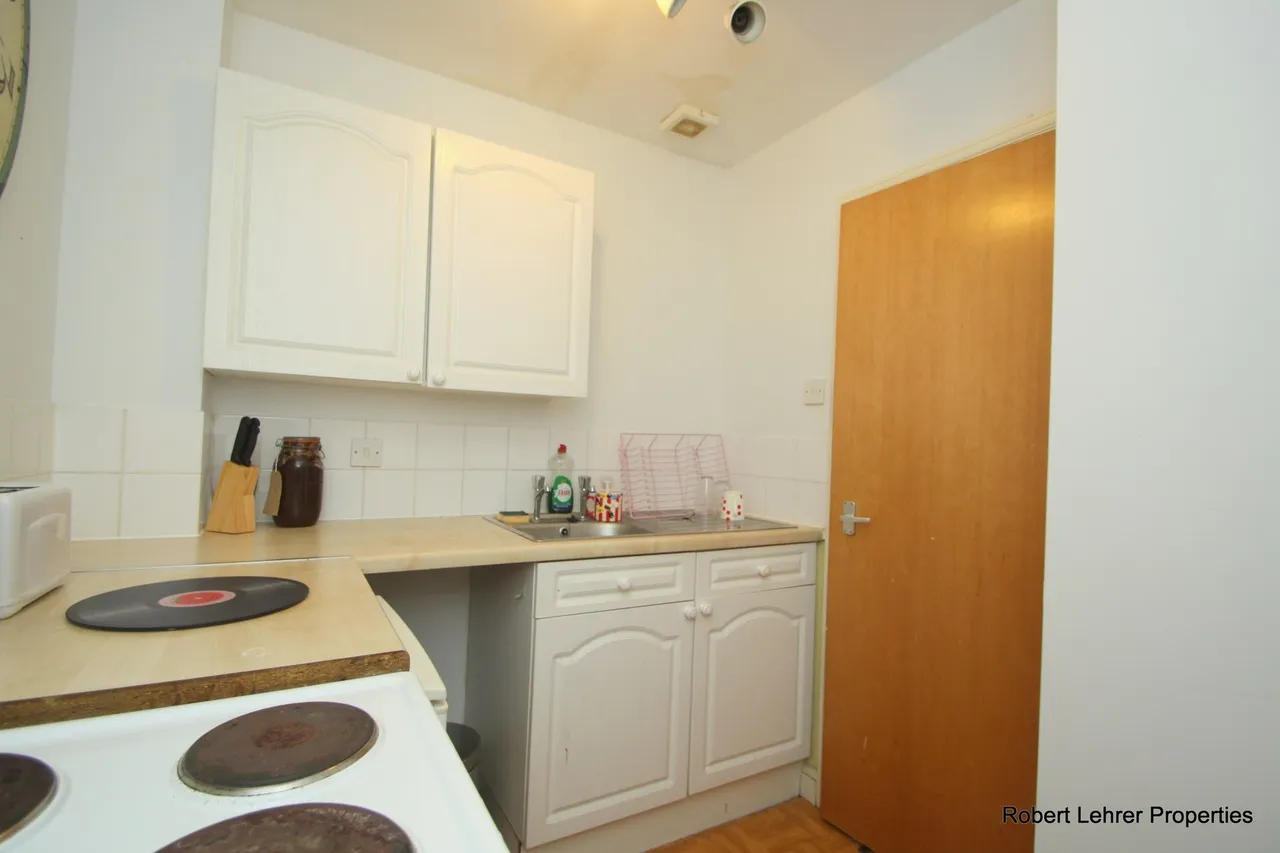 Hornsey Lanes, Highgate, N6 5LX, photo 3