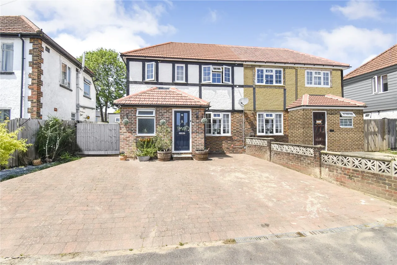 4 bed house for sale — Clive Road, Aldershot, Hampshire, GU12 4RE