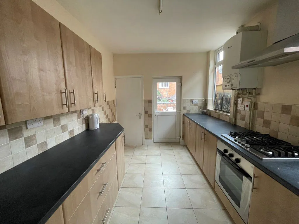 4 bed property to rent, Thurlow Road, Leicester, LE2