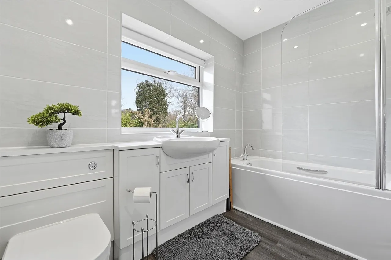 Meadow Drive, Prestbury, photo 24