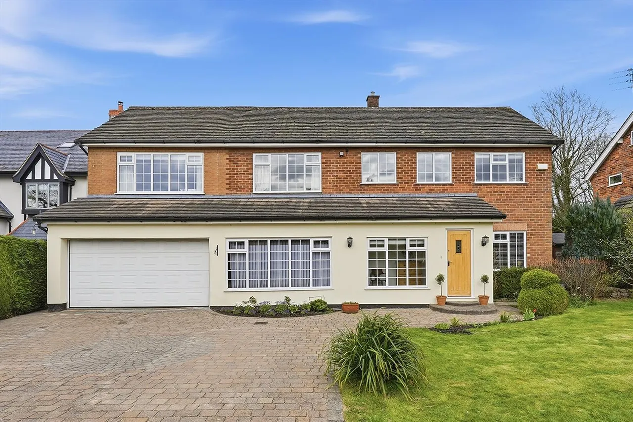 5 bed house for sale — Meadow Drive, Prestbury