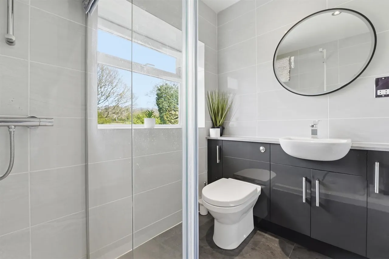 Meadow Drive, Prestbury, photo 17