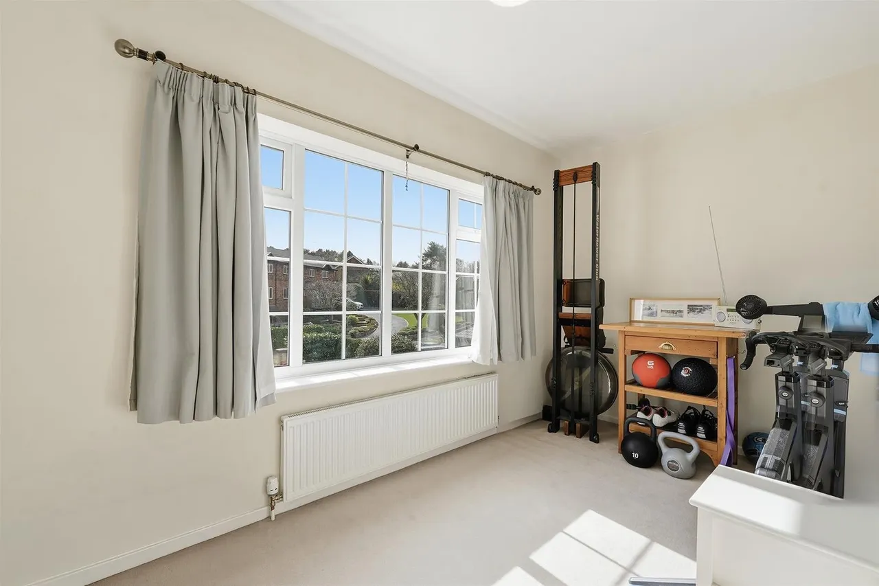 Meadow Drive, Prestbury, photo 21