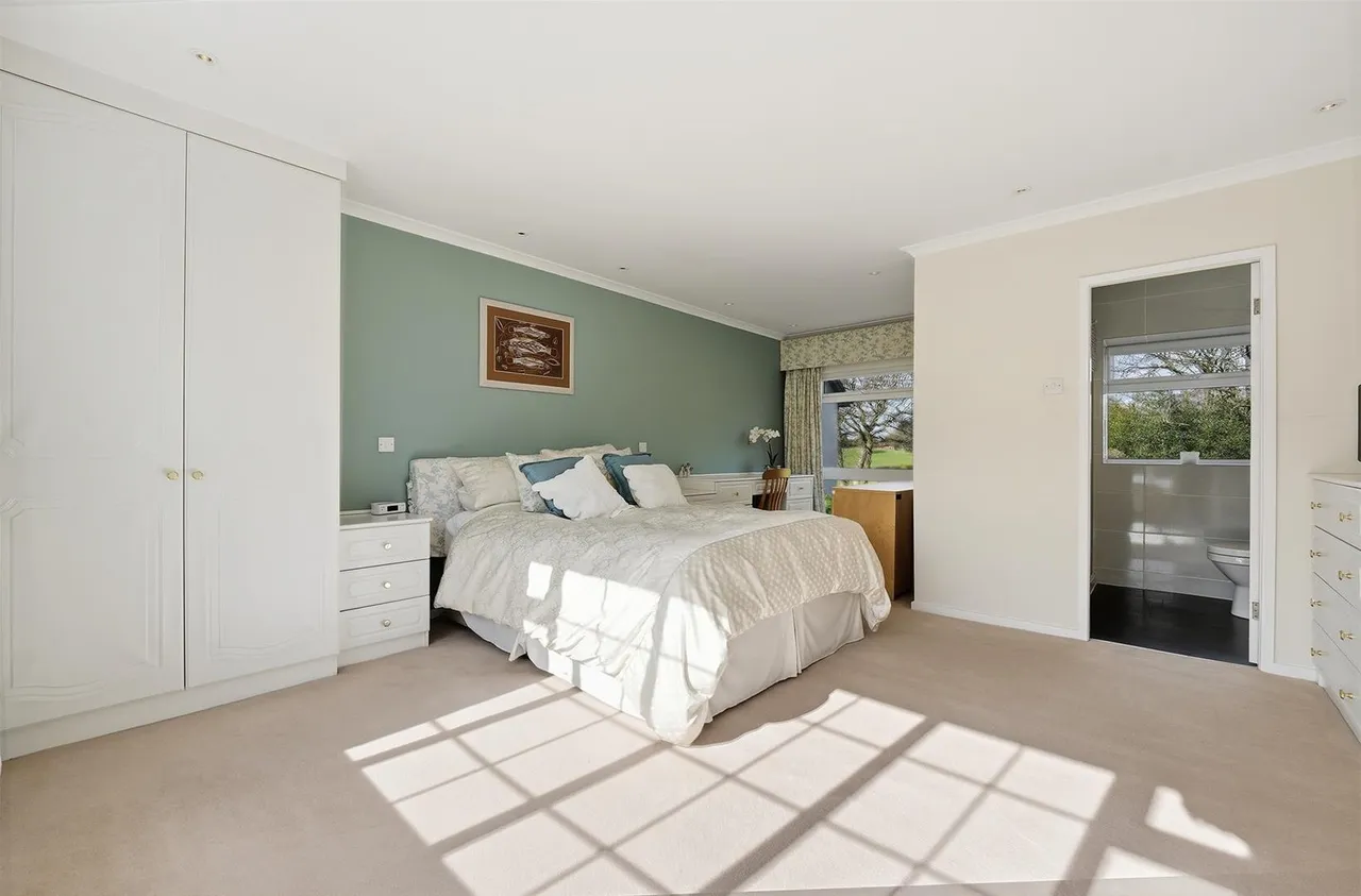Meadow Drive, Prestbury, photo 15