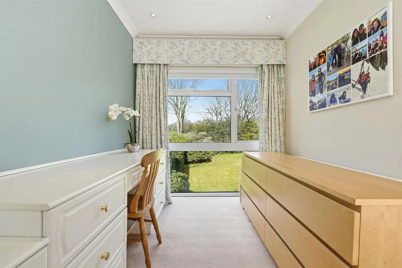 Meadow Drive, Prestbury, photo 16