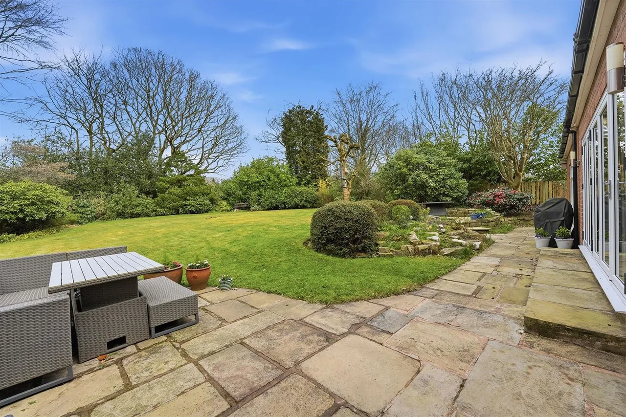 Meadow Drive, Prestbury, photo 7