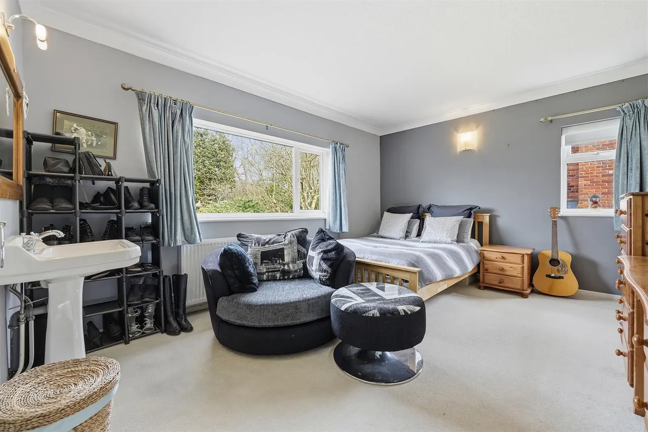 Meadow Drive, Prestbury, photo 18