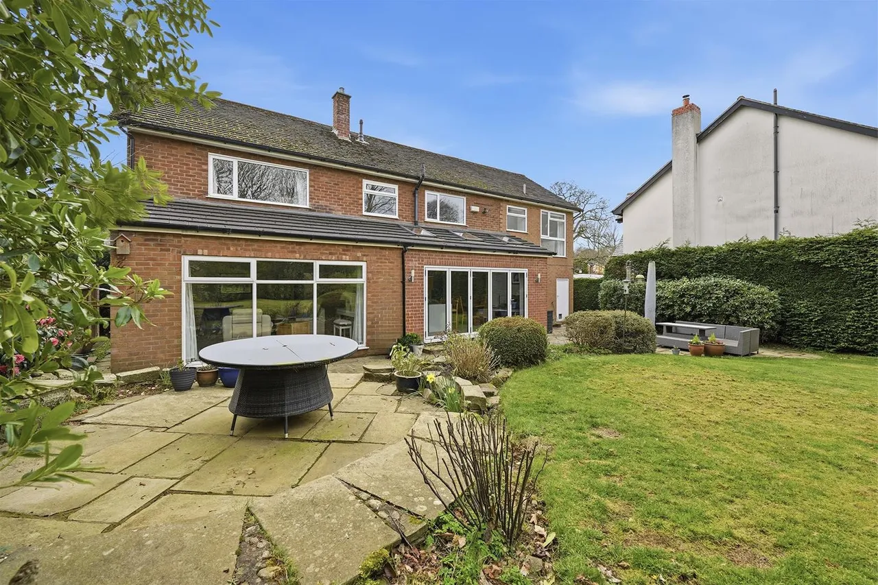 Meadow Drive, Prestbury, photo 27