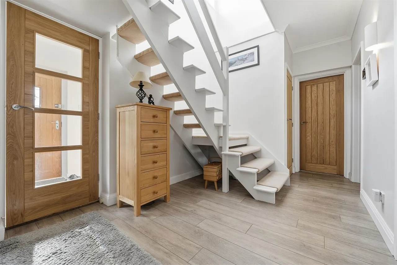 Meadow Drive, Prestbury, photo 13