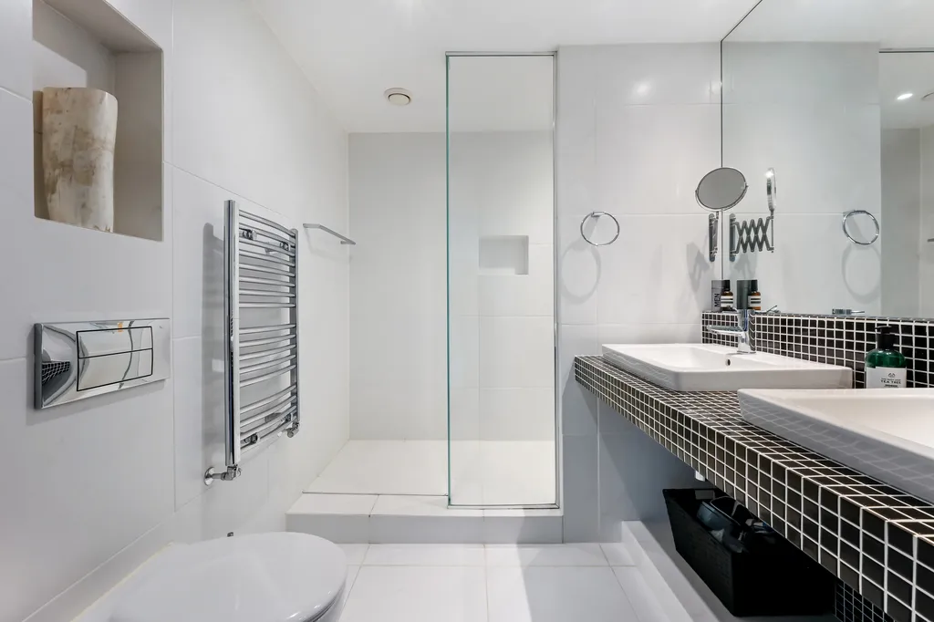 Bridges Court Road, London, SW11, photo 5