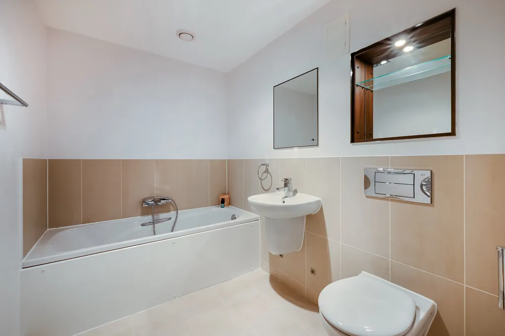 Bridges Court Road, London, SW11, photo 6