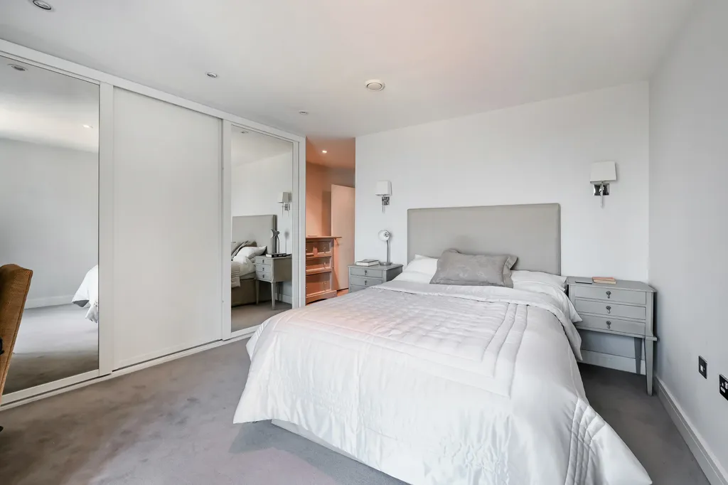 Bridges Court Road, London, SW11, photo 4