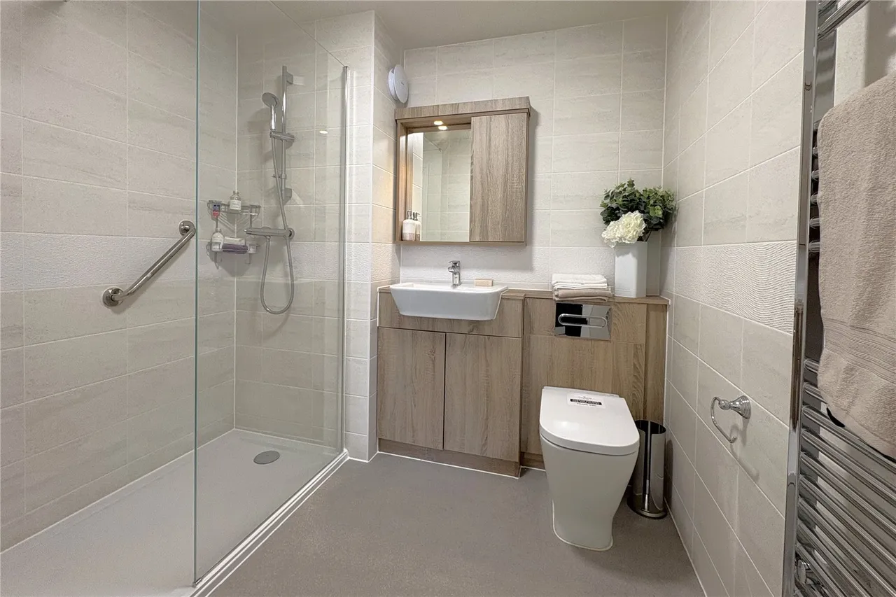 Thorpe Road, Staines-upon-Thames, TW18, photo 9