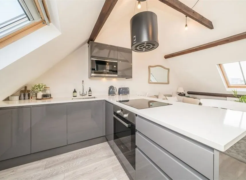 High Street, Hampton Wick, KT1, photo 2