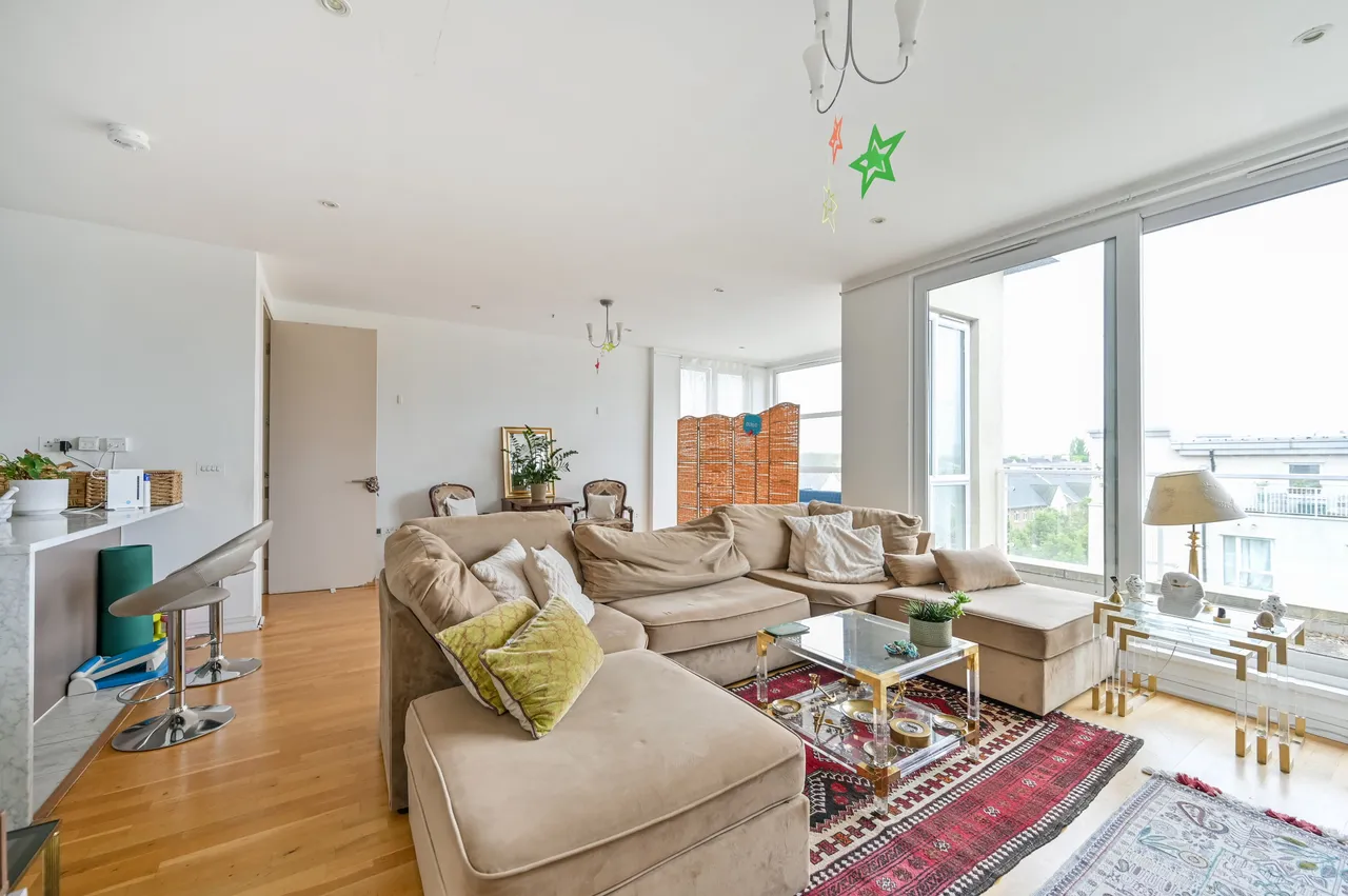 21 Aura House, Kew Riverside, 39 Melliss Avenue, Richmond, photo 2