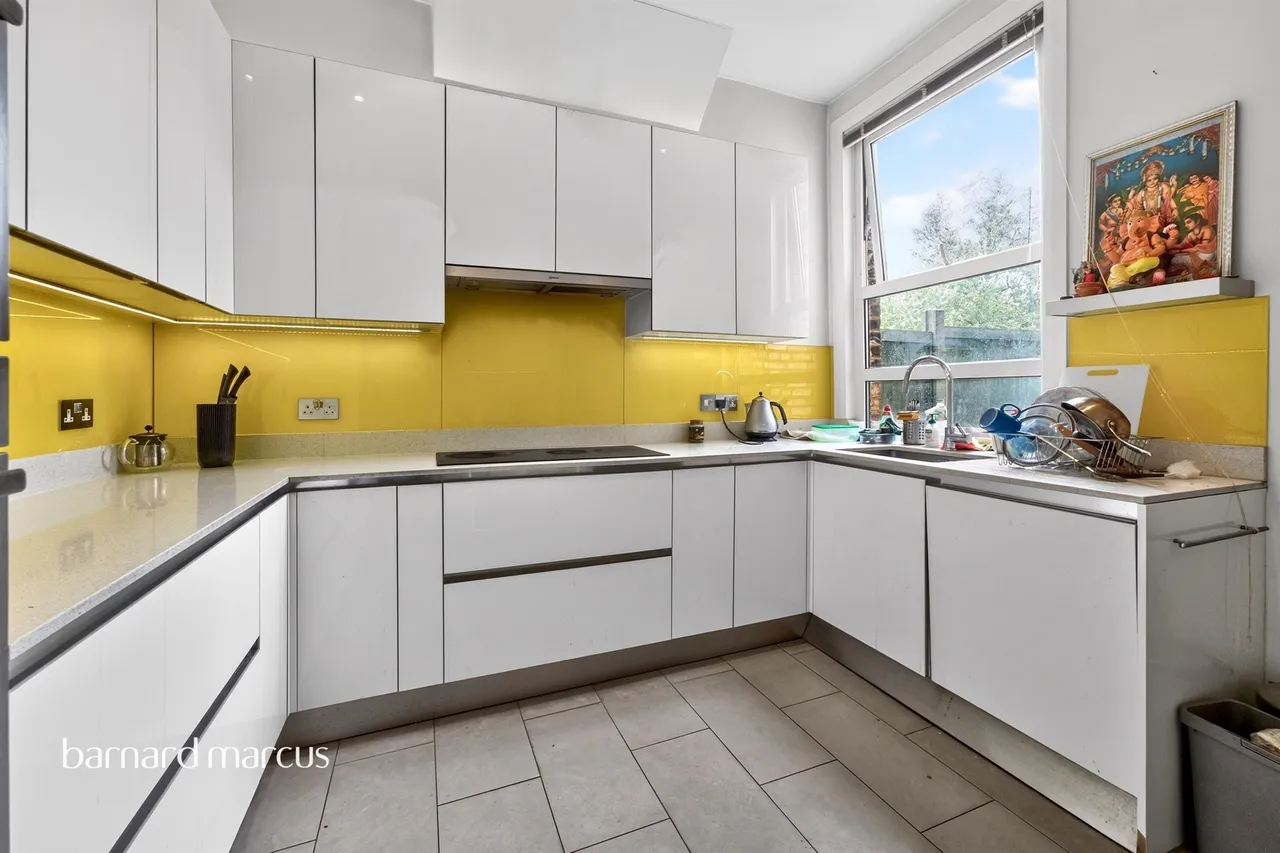 Nether Street, London, N12, photo 2