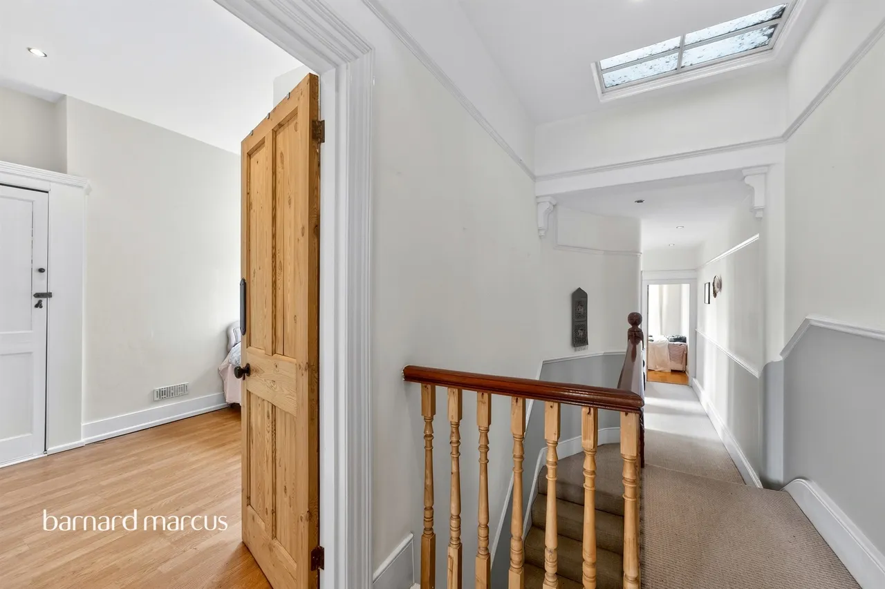 Nether Street, London, N12, photo 11