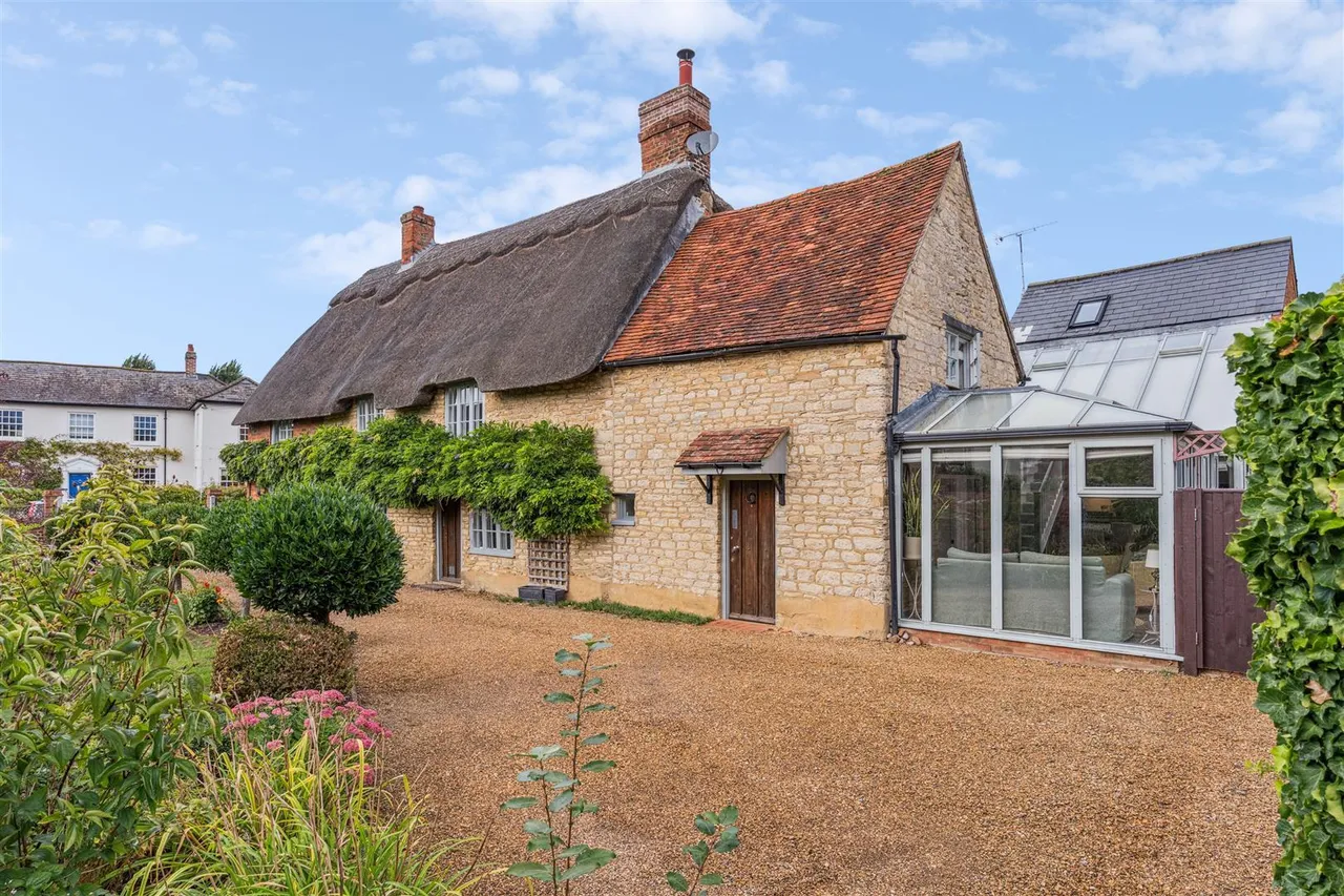 4 bed house for sale, High street, Sherington