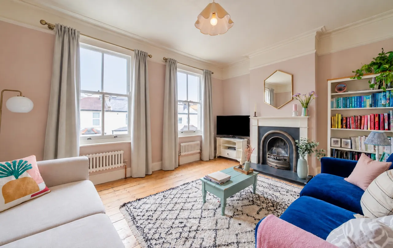 2 bed flat for sale, Russell Road, Wimbledon, SW19