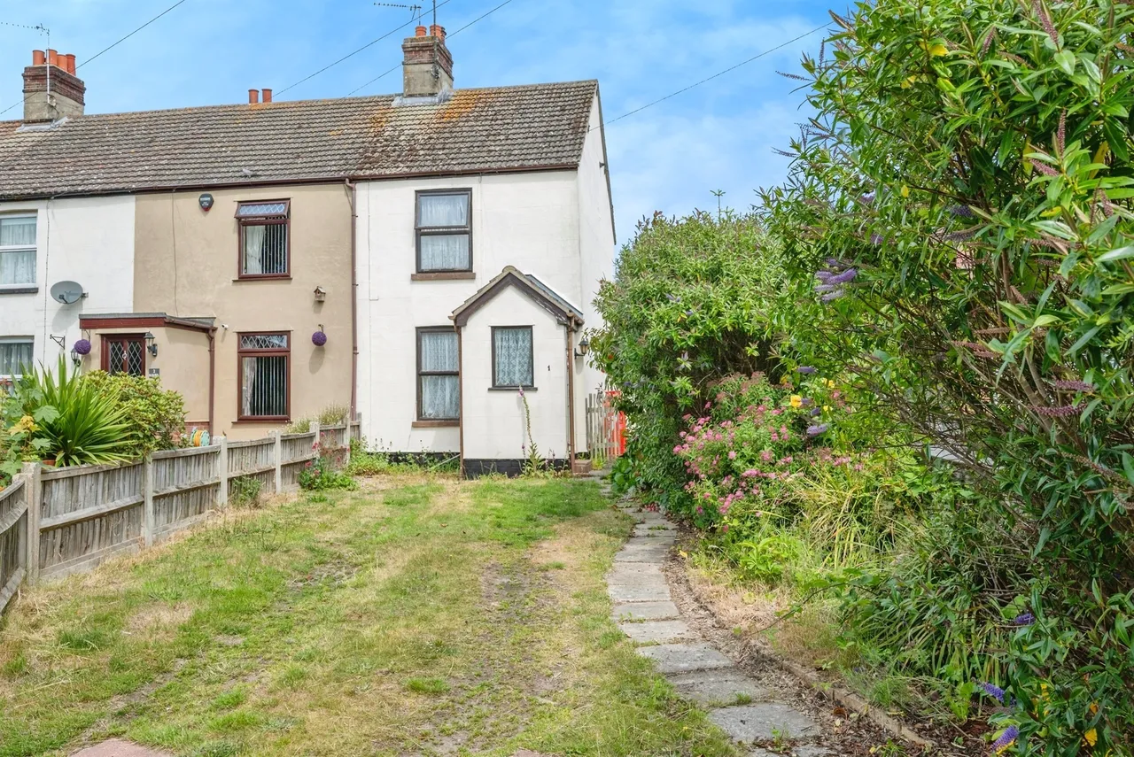 Court Road, Rollesby, Great Yarmouth, photo 2