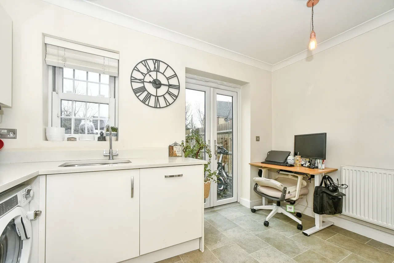 Queen's Crescent, Shrivenham, SN6, photo 10