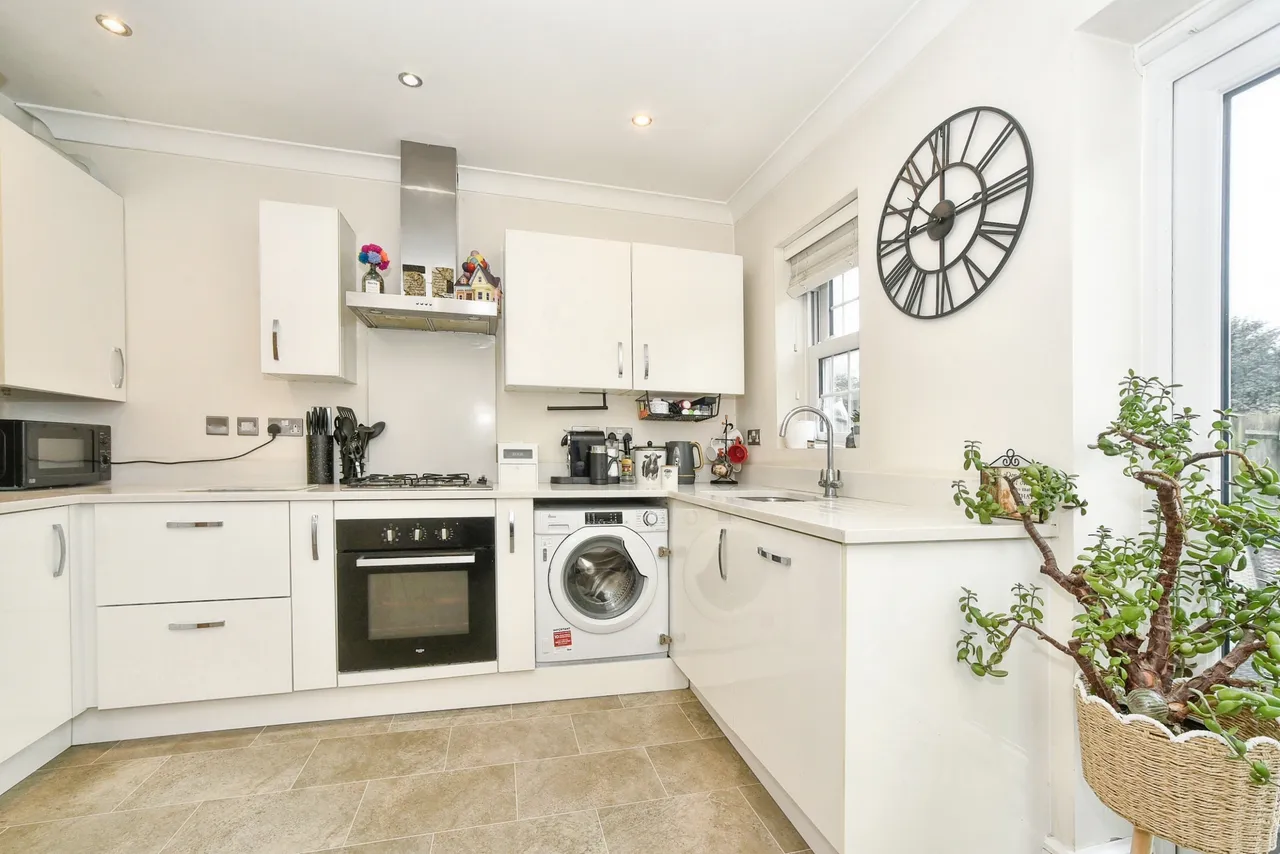Queen's Crescent, Shrivenham, SN6, photo 5
