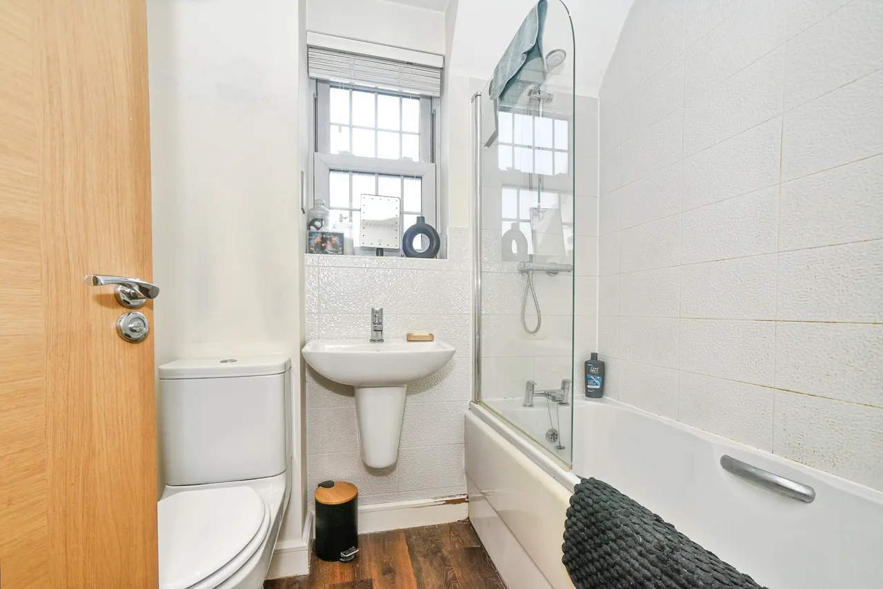 Queen's Crescent, Shrivenham, SN6, photo 12