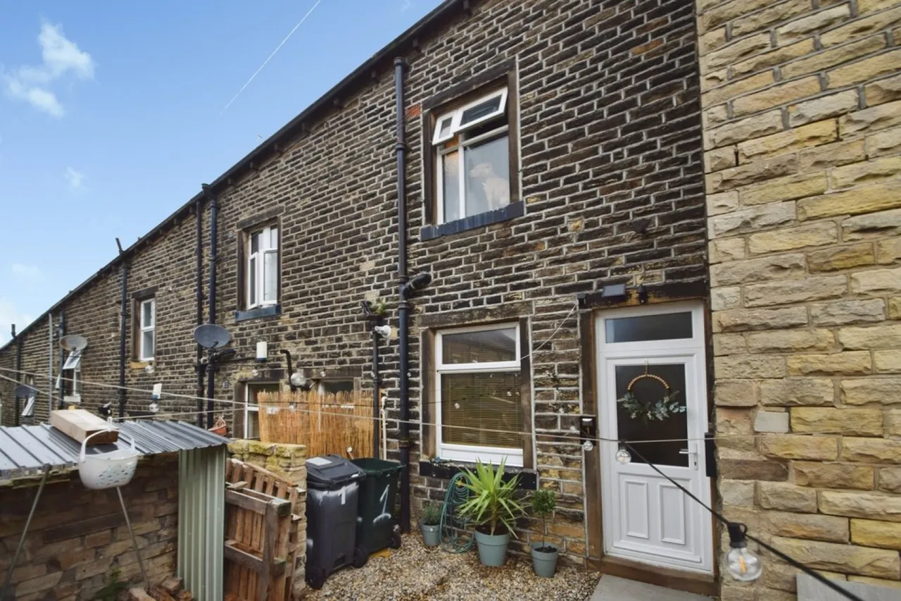 3 bed house for sale, Hainworth, Keighley, BD21