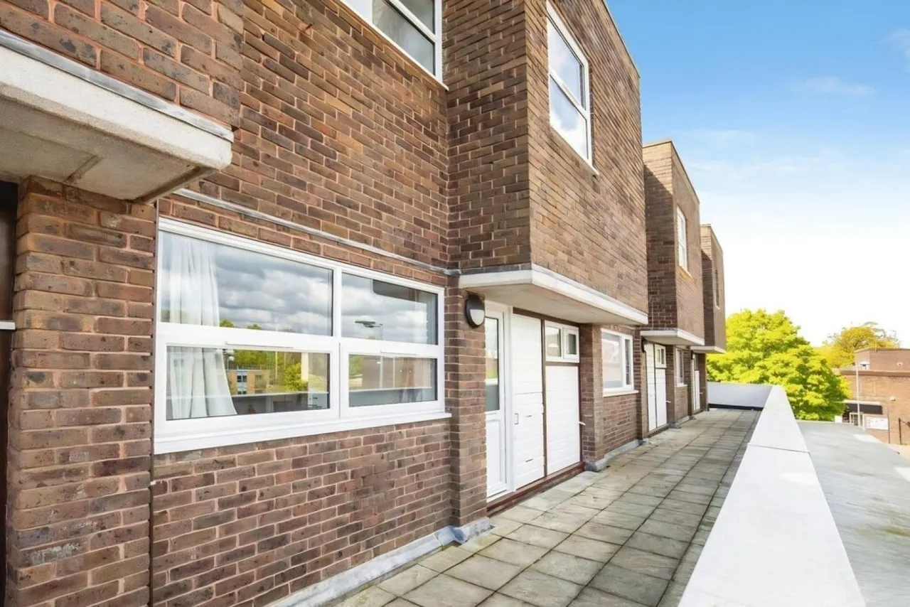 3 bed house to rent — Broadfield, Crawley