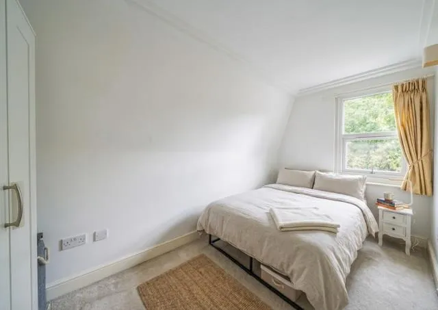 Finchley Road, London, NW3, photo 4