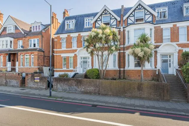 Finchley Road, London, NW3, photo 6