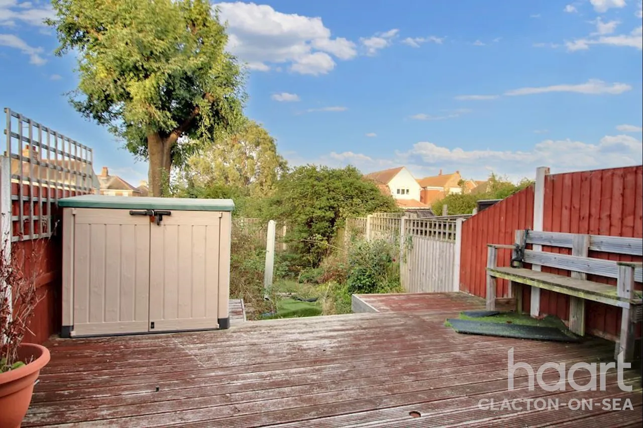 Oxford Crescent, CO15, photo 4
