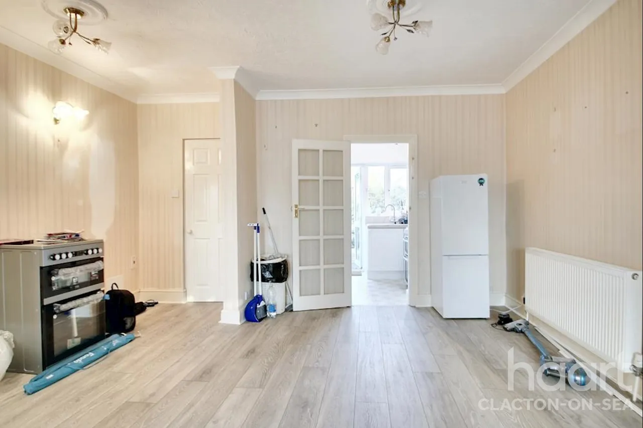 Oxford Crescent, CO15, photo 2